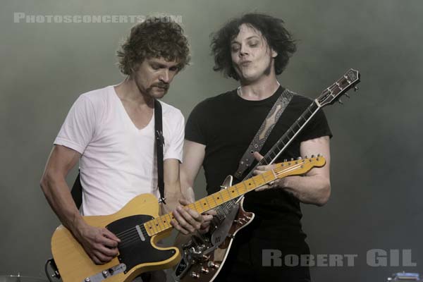 THE RACONTEURS - 2008-08-29 - SAINT CLOUD - Domaine National - Grande Scene - John Anthony Gillis [Jack White]